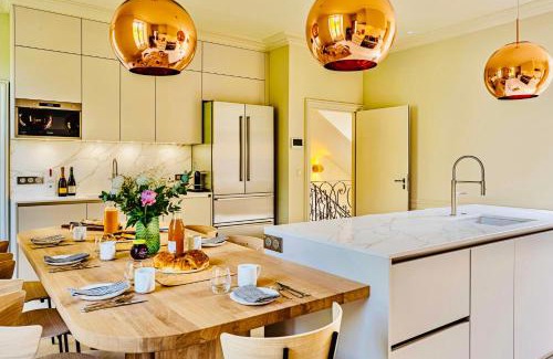 Bayeux Villa | Historic 18th-Century Mansion - 3 BR - Bayeux - Garden & Museums Nearby