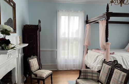 Pollocksville Bed & Breakfast | Historic 1906 home within walking distance to river