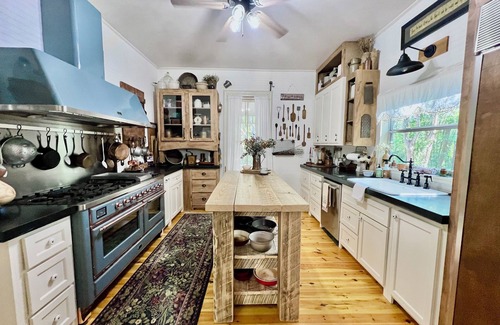Sorrento Other | Historic 1920 Farmhouse on 6 acres,Huge Pool, Chef’s Kitchen,minutes to Mt Dora!