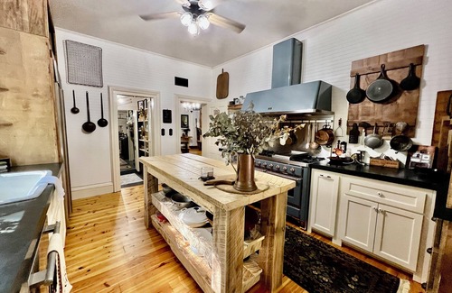 Sorrento Other | Historic 1920 Farmhouse on 6 acres,Huge Pool, Chef’s Kitchen,minutes to Mt Dora!