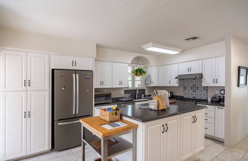 Blenman-Elm House | Historic 1944 2-Bedroom Bungalow Near the University of Arizona