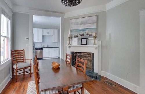 Thomas Square House | Historic 2 bedroom condo in Savannah's Starland District.