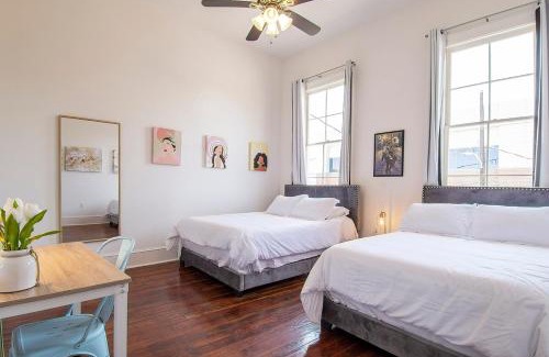 Faubourg Livaudais Apartment | Historic 3 bedroom 4blocks from famous St Charles Ave Mardi Gras parade route, steps to Jazz venues and restaurants