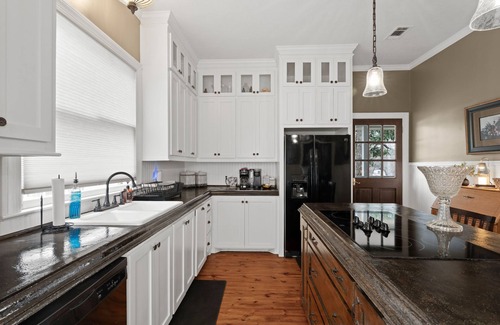 Sumrall House | Historic 3-bedroom Farmhouse in Sumrall