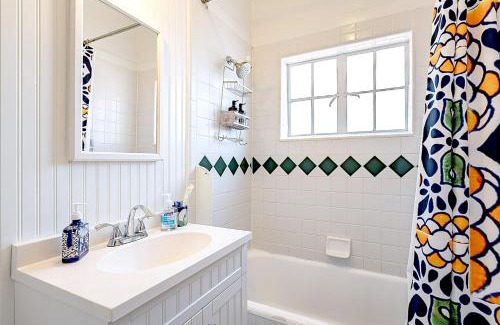 Sam Hughes House | Historic 3BD 2BA Tucson Bungalow, Steps to UofA, Low Summer Rates!