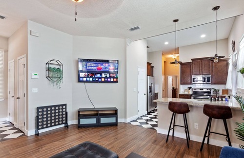 Urban Core House | “Historic 3BR Porch Home 5 Min to Downtown Jax & Jags Stadium Pet-Friendly