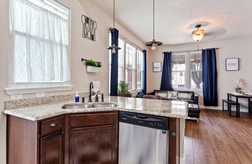 Urban Core House | “Historic 3BR Porch Home 5 Min to Downtown Jax & Jags Stadium Pet-Friendly