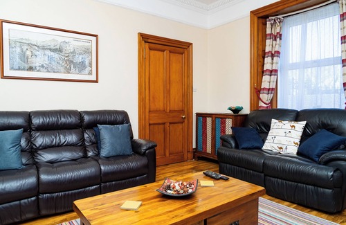 Bonnybridge House | Historic 4-Bed Townhouse | Free Parking & Gardens