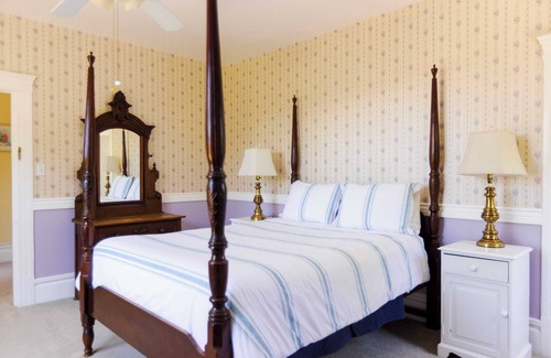 Petaluma Other | Historic 5 Bed Farmhouse Retreat in Sonoma Hills