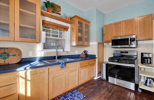 West University House | Historic adobe steps from 4th AVE, near U OF A, private yard, Dogs OK!