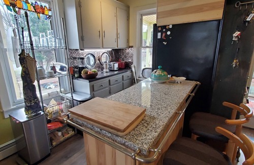 Frederick House | Historic, Arts District Labor Day Weekend House for 6, Grill, OSP, Breweries