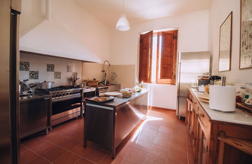 Bolognano House | Historic Baron's Estate in Amazing Abruzzo! Family-friendly. Pet-friendly.