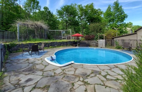 Woodstock Cottage | Historic Baumgarten Cottage, Family Friendly