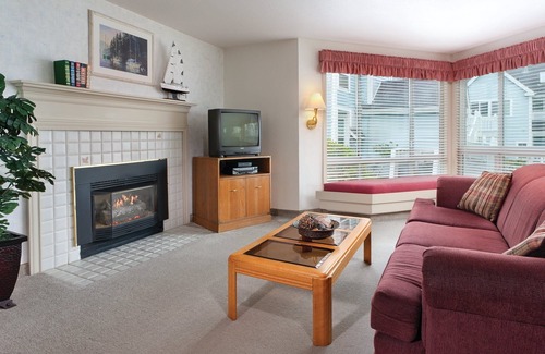 Agate Beach Resort | Historic Bay, restaurants, galleries and shops!