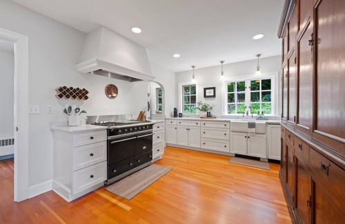 Bremerton House | Historic Beach Cottage on The Puget Sound