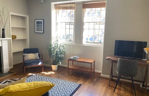 West End Apartment | Historic beautiful Dean Village 1 bed flat with river views