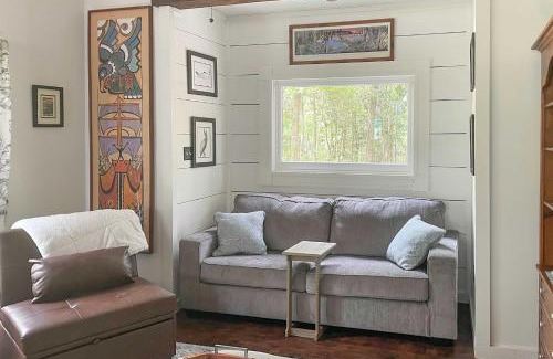 Ocean Springs House | Historic Biloxi Bay Cottage with Beautiful View