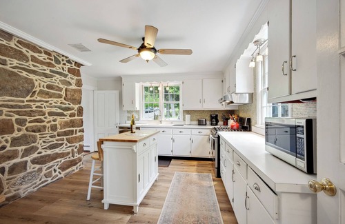 Bluemont House | Historic Bluemont Village Home