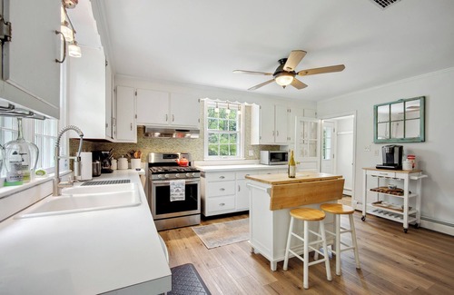 Bluemont House | Historic Bluemont Village Home