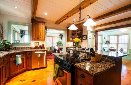 Thurmont Cabin | Historic "BREECHES POCKET" Civil W Era Log House/No rentals after DEC. 31 2025