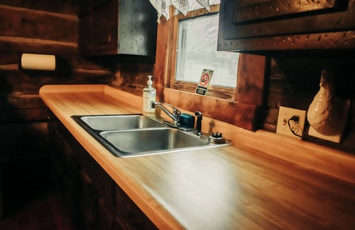 Shawanee House | Historic Cabin on the Tolliver Manor