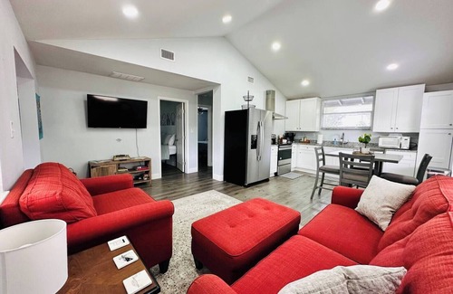 Dixieland Apartment | Historic Carriage House Apt - 2 BR-2BA