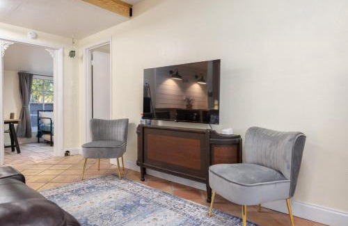Historic District House | Historic Carriage House Downtown 2 bedroom 1 bath