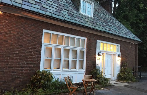 Albany Cottage | Historic Carriage House on Washington Park. 3 Bed 2 Bath, Living Room, Kitchen