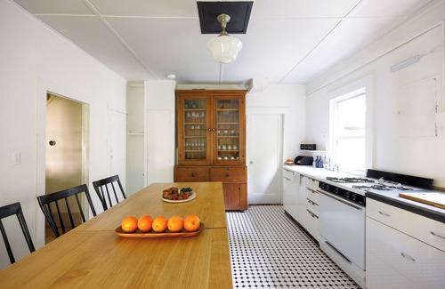 Fleischmanns House | Historic Catskills Farmhouse Cottage by Belleayre