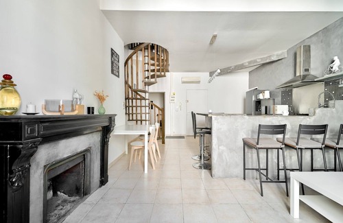 Quartier Administrations Apartment | Historic Center – Arenas & Markets Nearby