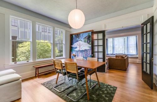 Old East Dallas Apartment | Historic Central Dallas Apartment - Modern & Roomy