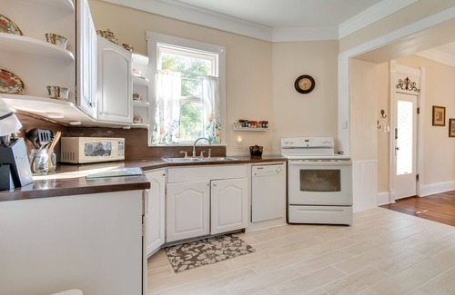 Charleston House | Historic Charleston Home < 1 Mi to University!