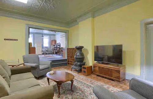 Ranshaw Bed & Breakfast | Historic Charm/2BR/Kitchen/Free Parking