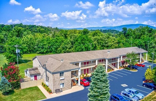 Salem Apartment | Historic Charm, Modern Comforts.