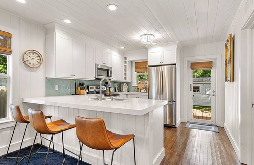 Key Largo Cottage | Historic Charming 2-bedroom cottage with WiFi, AC in Key Largo