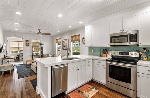 Key Largo Cottage | Historic Charming 2-bedroom cottage with WiFi, AC in Key Largo