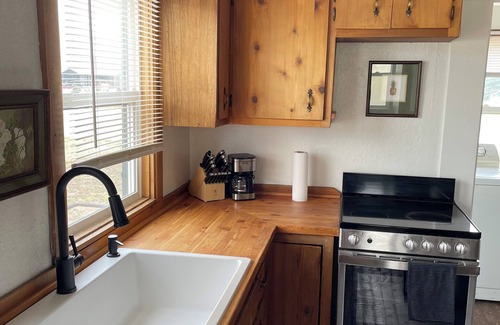 Stevensville Cottage | Historic cottage in Stevensville with views of the mission mountains. RV parking