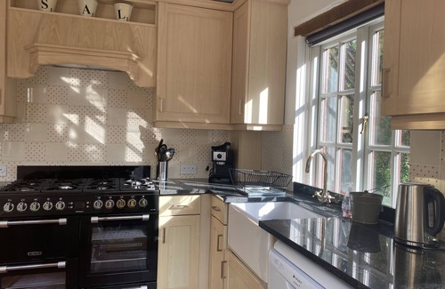Shaftesbury Cottage | Historic cottage in the heart of Shaftesbury's Saxon area - town and country.