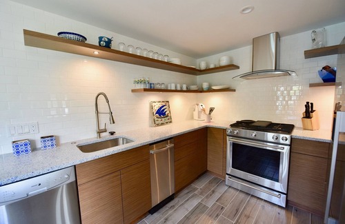 Avon Cottage | Historic Cottage Overlooking Twilight Lake - Walk To Beach And Bay Head Village