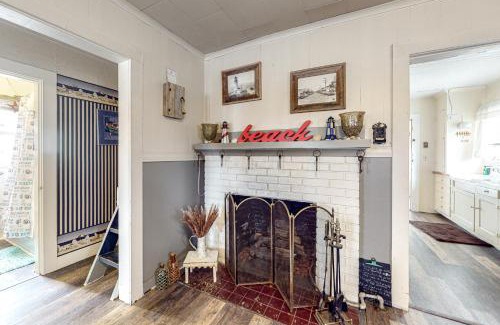 Long Beach House | Historic Cottage
