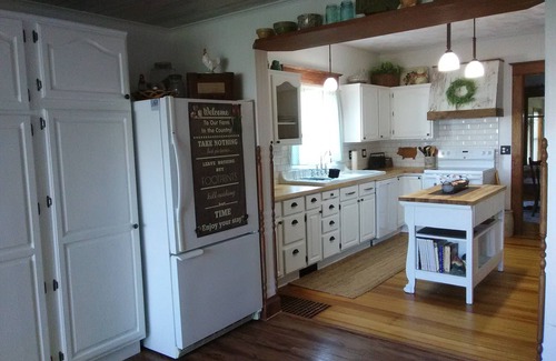 Monroe House | Historic Country Farmhouse for ANY Season!