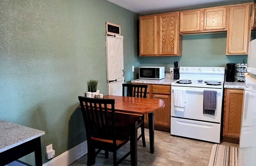 Boonville Apartment | Historic Cozy Apartment 1 Bedroom In Peaceful Boonville
