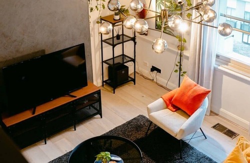 Docklands Apartment | Historic & Designer Loft Style Apt+Parking,Pool