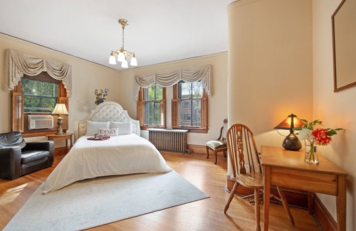 Summit - University Bed & Breakfast | Historic District B&B