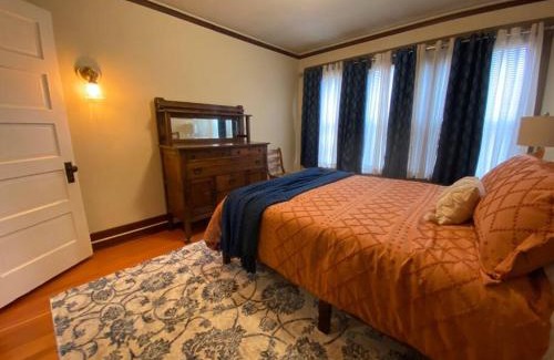 Astoria Apartment | Historic Downtown Riverview Flat, No. 4