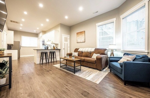 Holy Cross House | Historic Downtown Haven | Patio & Free Parking