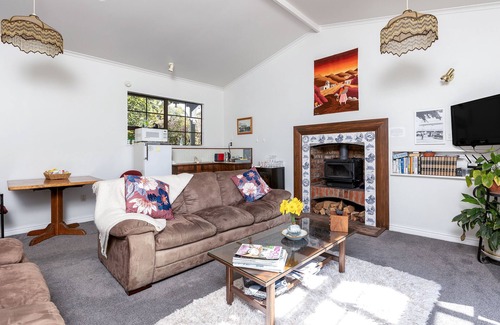 Greytown Cottage | Historic Drover's Cottage - Beautiful views