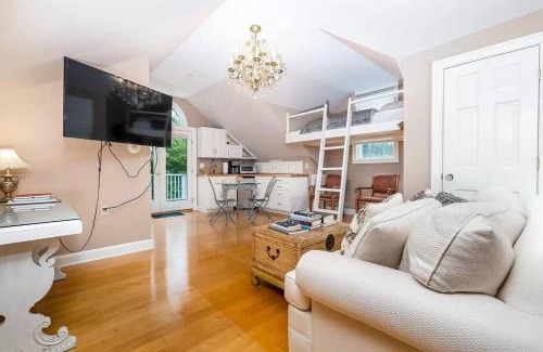 Suffield Apartment | Historic Estate Studio Loft