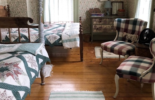 Palmyra Bed & Breakfast | Historic farm in Palmyra NY near historic sites, Erie Canal, CMAC and wineries