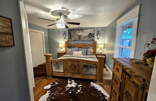 Hondo Other | Historic Farmhouse Tranquil Country Nature Escape